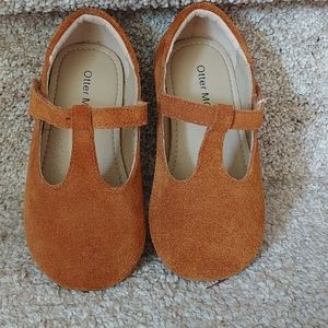 Suede toddler t strap dress shoes size 6